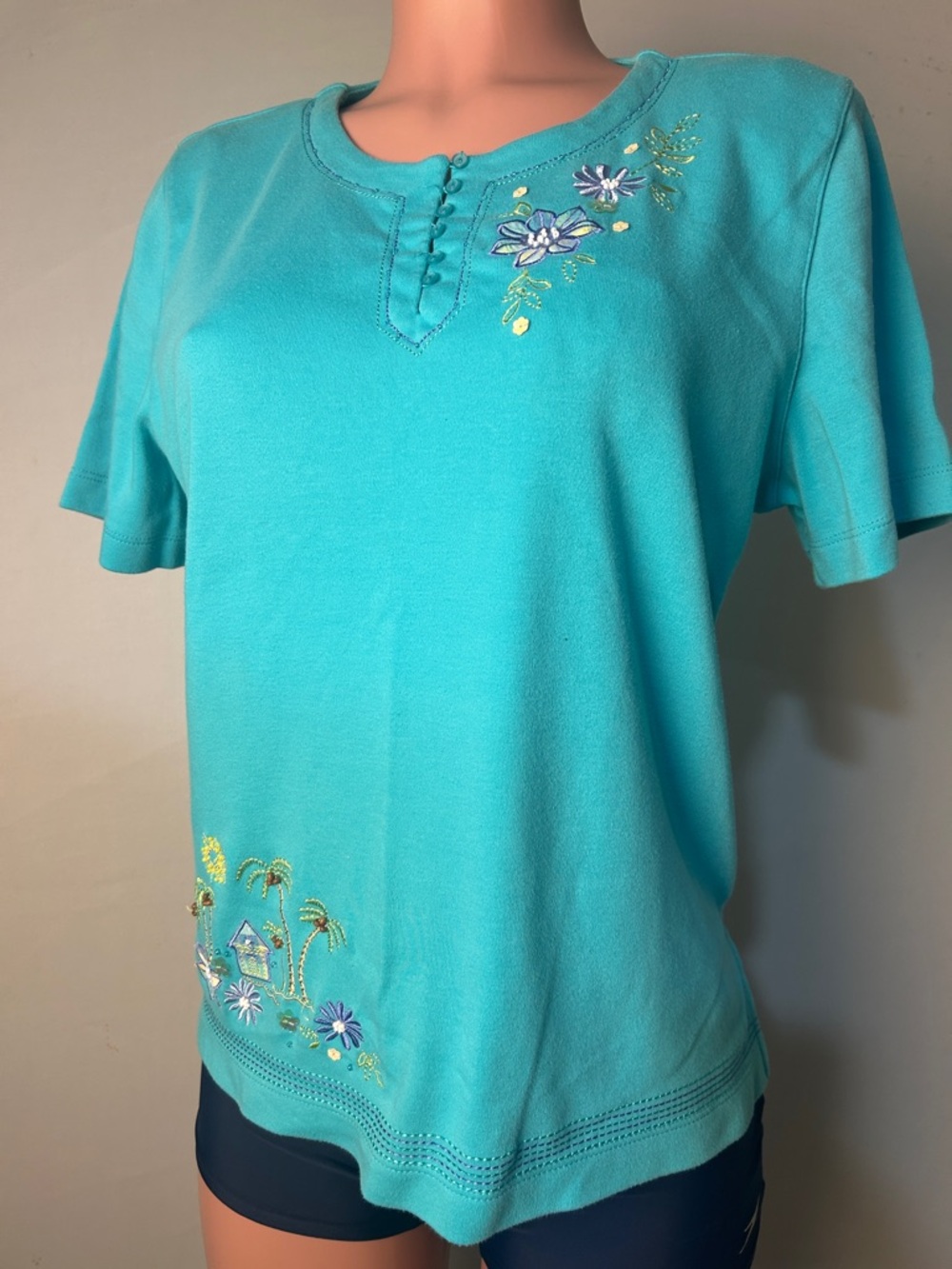 Alfred Dunner Women’s Padded Top Shirt Embroidered Button Size Large Petite